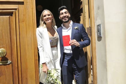 Facundo Moyano y Eva Bargiela se casaron en el registro civil de la calle Uruguay