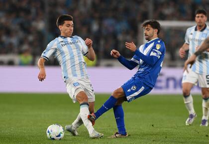 Facundo Mura (choca con Agustin Bouzat, en la serie de la última Libertadores entre Racing y Vélez