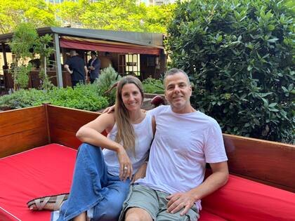Facundo Pereyra junto a su esposa, Cecilia Argüello