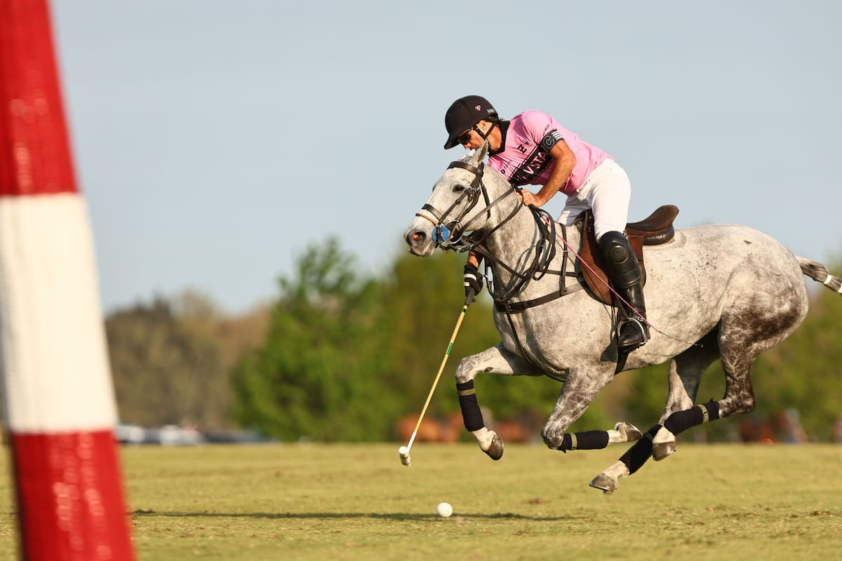 Facundo Pieres anotó 10 goles (6 de penal) en el 18-10 de Ellerstina-Indios Chapaleufú sobre La Zeta Kazak en la jornada inaugural del Abierto de Tortugas de polo.