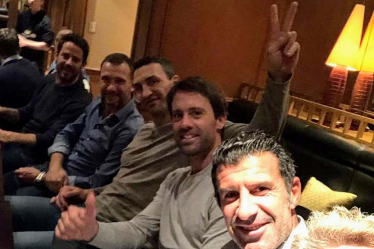Facundo Pieres, durante una de las comidas con los famosos, rodeado por el boxeador Wladimir Klitschko y el futbolista Luis Figo
