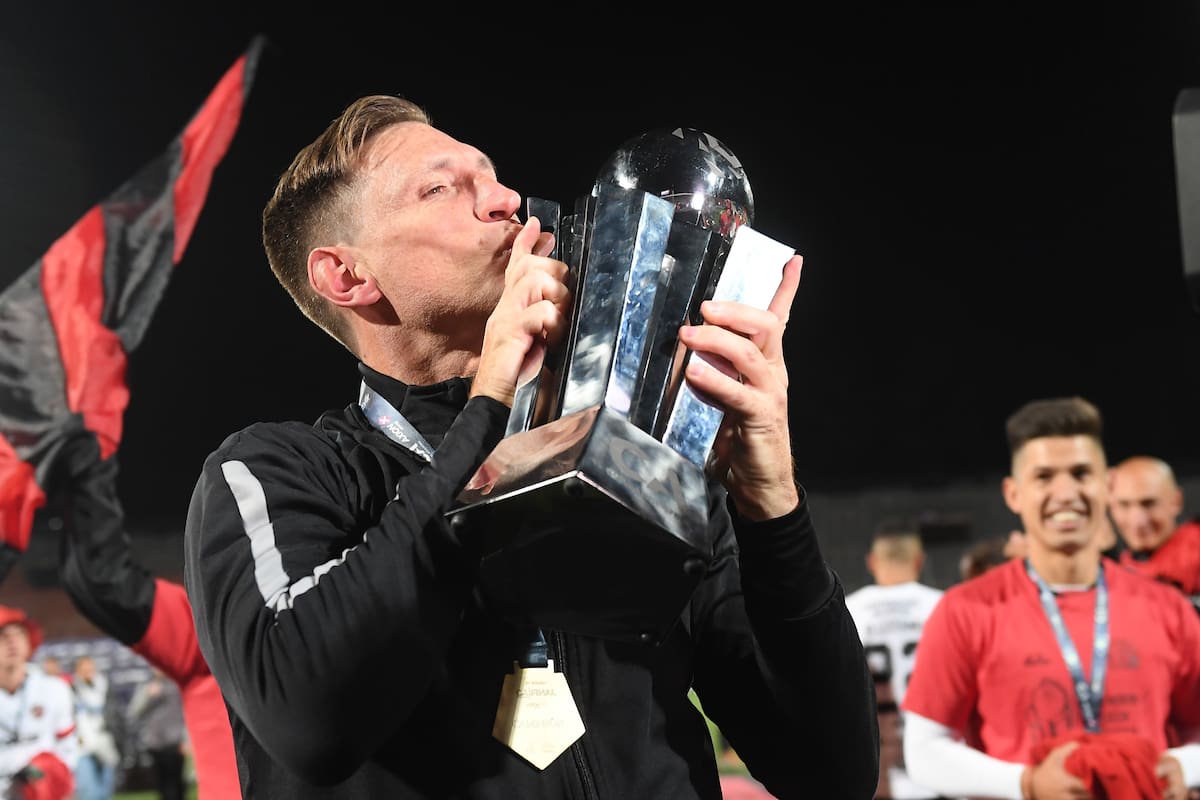 Facundo Sava, DT de Patronato, Campeón de la Copa argentina 2022.