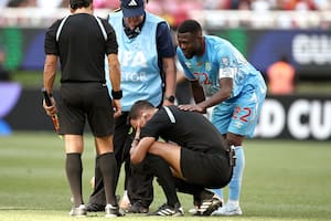 El llamativo momento que protagonizó el árbitro argentino Tello en la clasificación de Congo