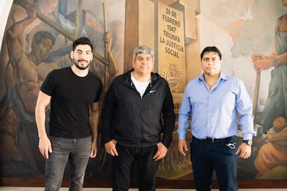 Facundo y Pablo Moyano junto al sindicalista petrolero y diputado electo por Santa Cruz, Claudio Vidal