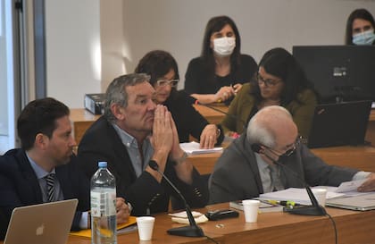 Facundo y Valentina Macarrón encabezaron en Río Cuarto una marcha en defensa de su padre, Marcelo, acusado de ser el instigador del homicidio de su esposa, Nora Dalmasso