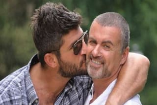 Detienen al ex de George Michael por destrozar coches a martillazos