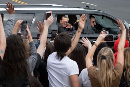 FAIRFAX, VA - May 25: (NY NJ NEWSPAPERS OUT) Johnny Depp waves to his fans as he departs outside court during the Johnny Depp and Amber Heard civil defamation trial at Fairfax County Circuit Court on May 25, 2022 in Fairfax, Virginia. Depp is seeking 50 million in alleged damages to his career over an op-ed Heard wrote in the Washington Post in 2018.(Photo by Cliff Owen/Consolidated News Pictures/Getty Image