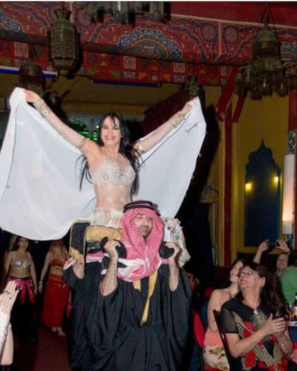Fairuz trabajó durante 17 años en el restaurante Shark como bailarina, hasta que abrió su propio local gastronómico. En 1986 inauguró su academia de baile