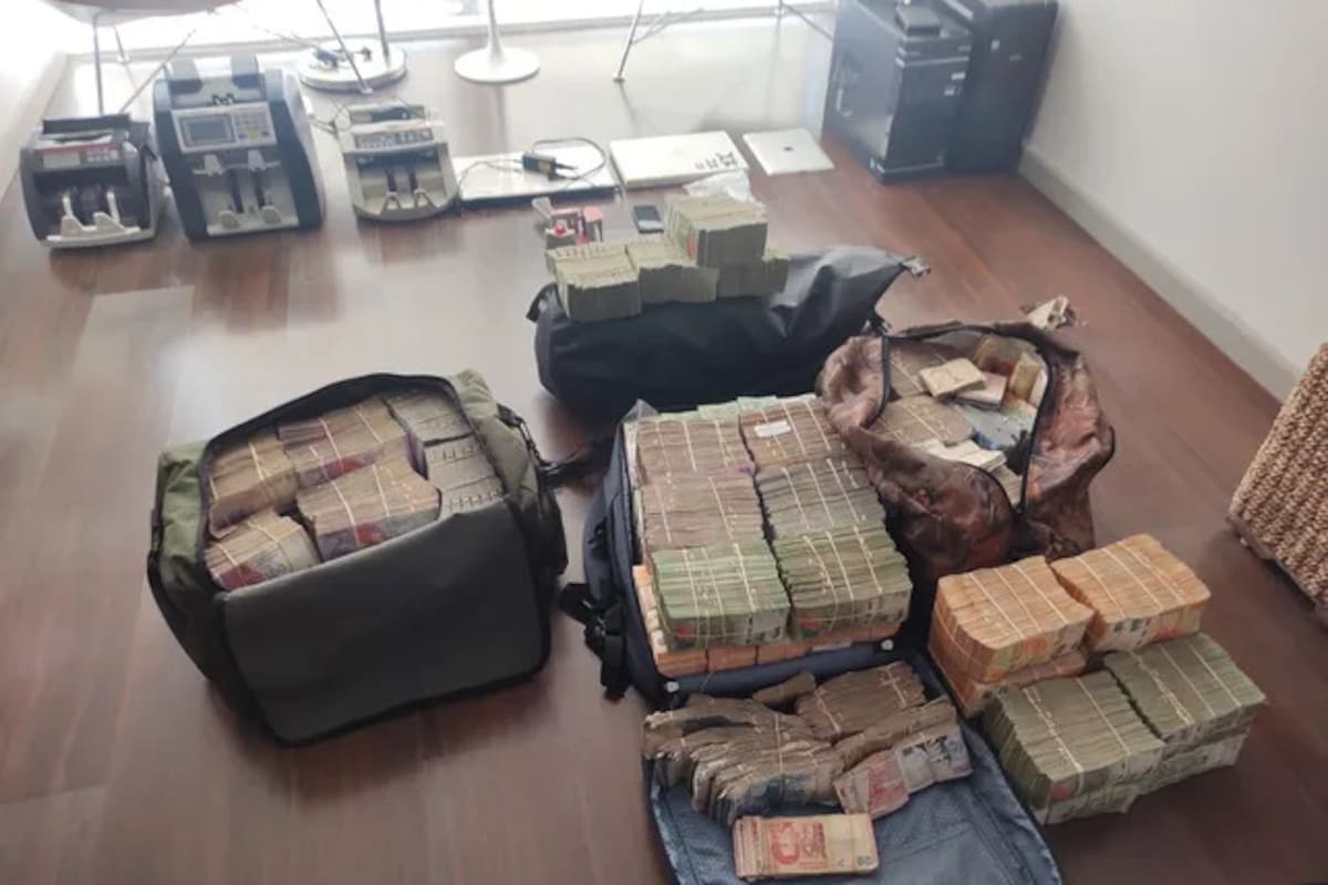 Fajos de dinero y contadoras de billetes, en el allanamiento realizado en 2021 al financista Gustavo Shanahan