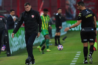 Falcioni pudo ganar su primer partido en su regreso como DT de Independiente