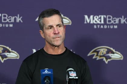 Falcons entrevistan al exentrenador de los Ravens, John Harbaugh, para reemplazar a Raheem Morris
