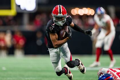 Falcons pierden varias semanas al receptor Darnell Mooney por lesión y fichan a D. J. Chark