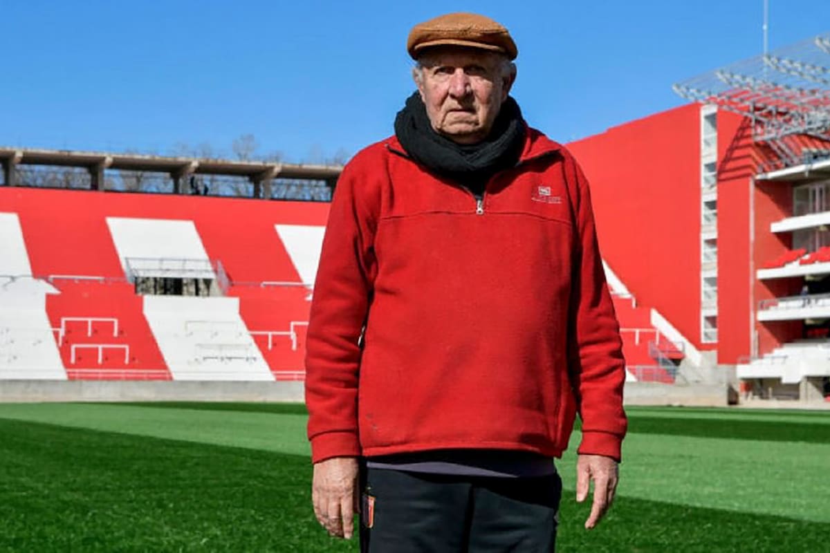 Falleció a los 77 años Eduardo "Bocha" Flores, gloria de Estudiantes; en su casa, en 1 y 57