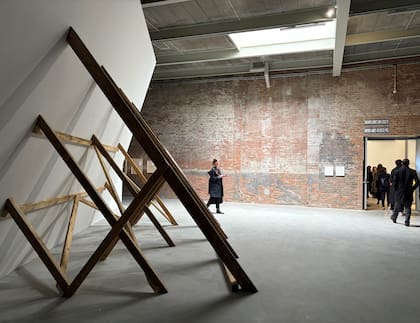 "Falling Wall", reconstruida para esta muestra