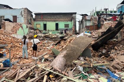 Falta de recursos dificulta labores de recuperación tras sismo en Myanmar