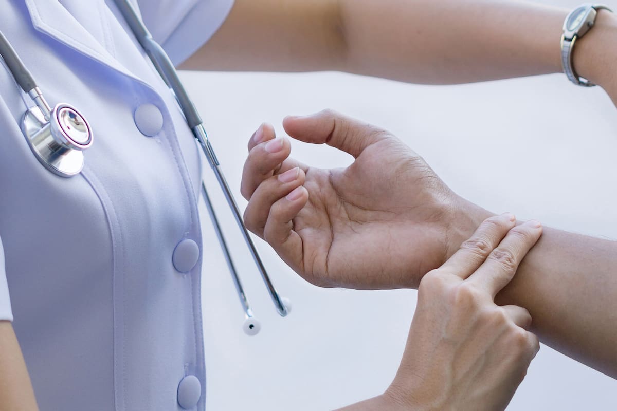 Faltan enfermeros en todo el país y lanzan un plan para promover la carrera