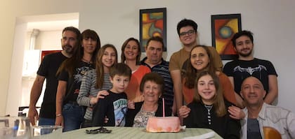 Familia completa. Lilia, hijos, y nietos