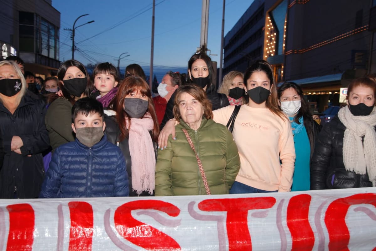 Familia de Marcela López pidiendo justicia por la mujer desaparecida el 22 de mayo en Río Gallegos, Santa Cruz