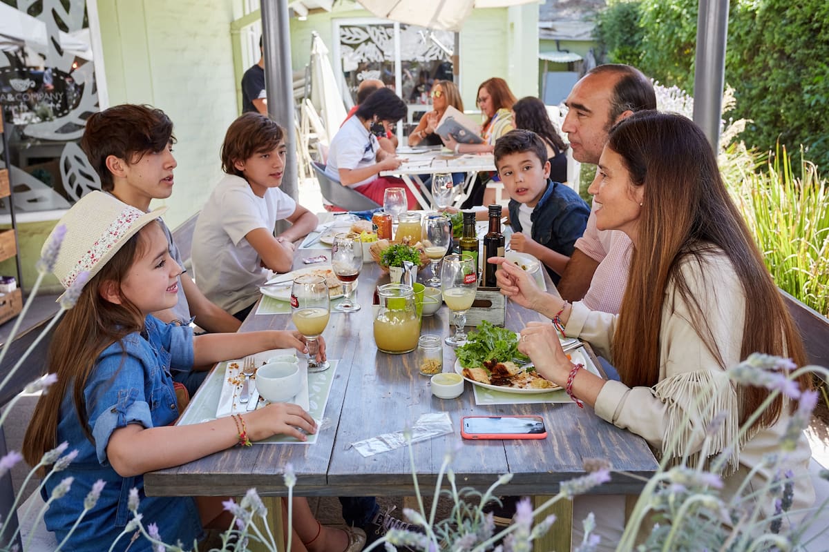 Familia Garcia Guevara en un restaurante de Chacras de Coria.
