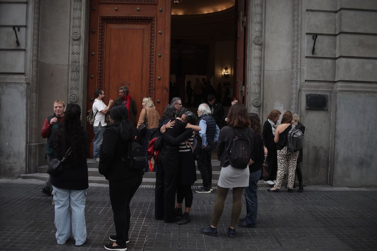 Familiares, artistas y amigos en el velatorio de Yuyo Noé en la Legislatura porteña