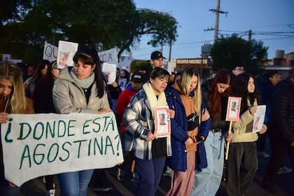 Familiares de Agostina marcharon en reclamo de la aparición de la adolescente