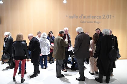 Familiares de las víctimas presenten hoy en el juzgado de París