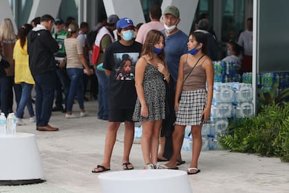 Familiares de los desaparecidos por el derrumbe del Champlain Towers South esperan noticias en Miami