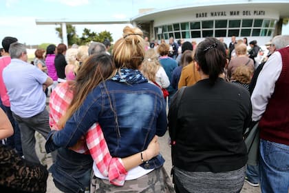 Familiares de los submarinistas reunidos en la base naval, en noviembre de 2017