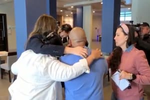 Familiares de Melissa Lucio reciben la noticia de la suspensión de su ejecución en Texas.