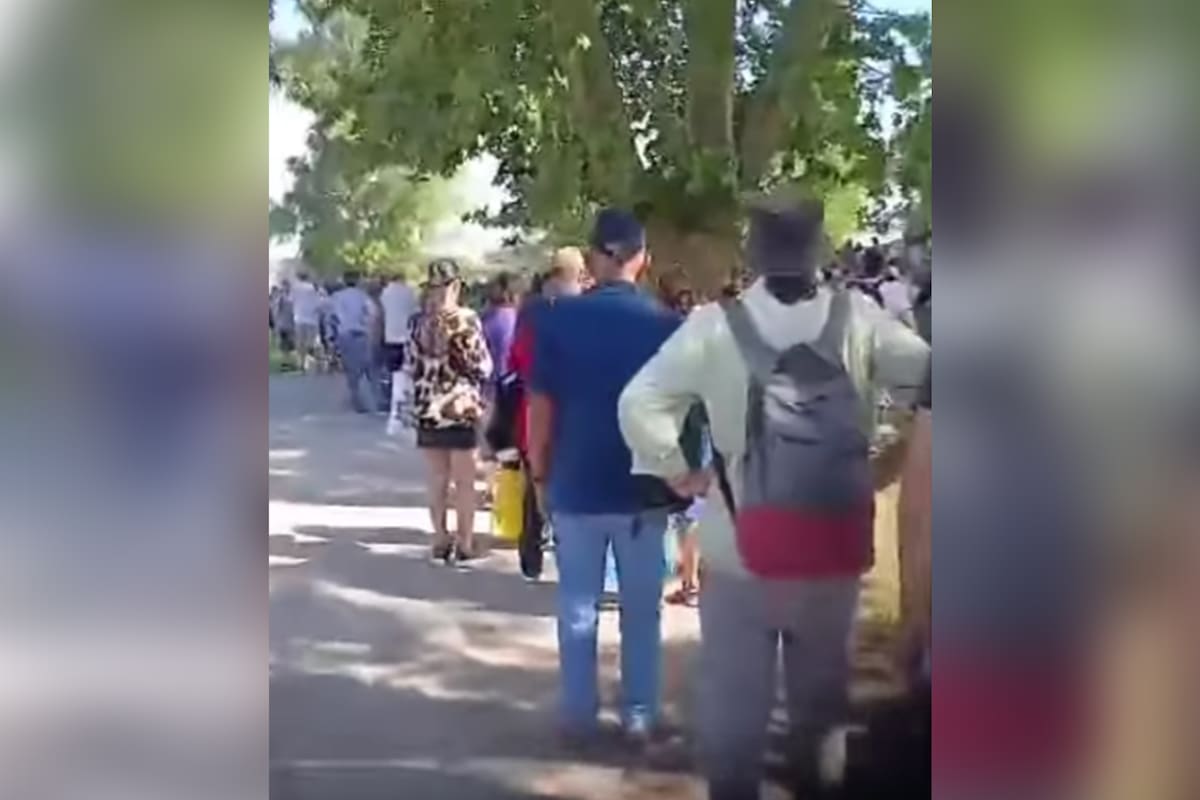 Familiares de personas con discapacidad nucleados en el grupo "Hablemos de Autismo Quilmes" subieron a las redes sociales imágenes de las colas en ese distrito