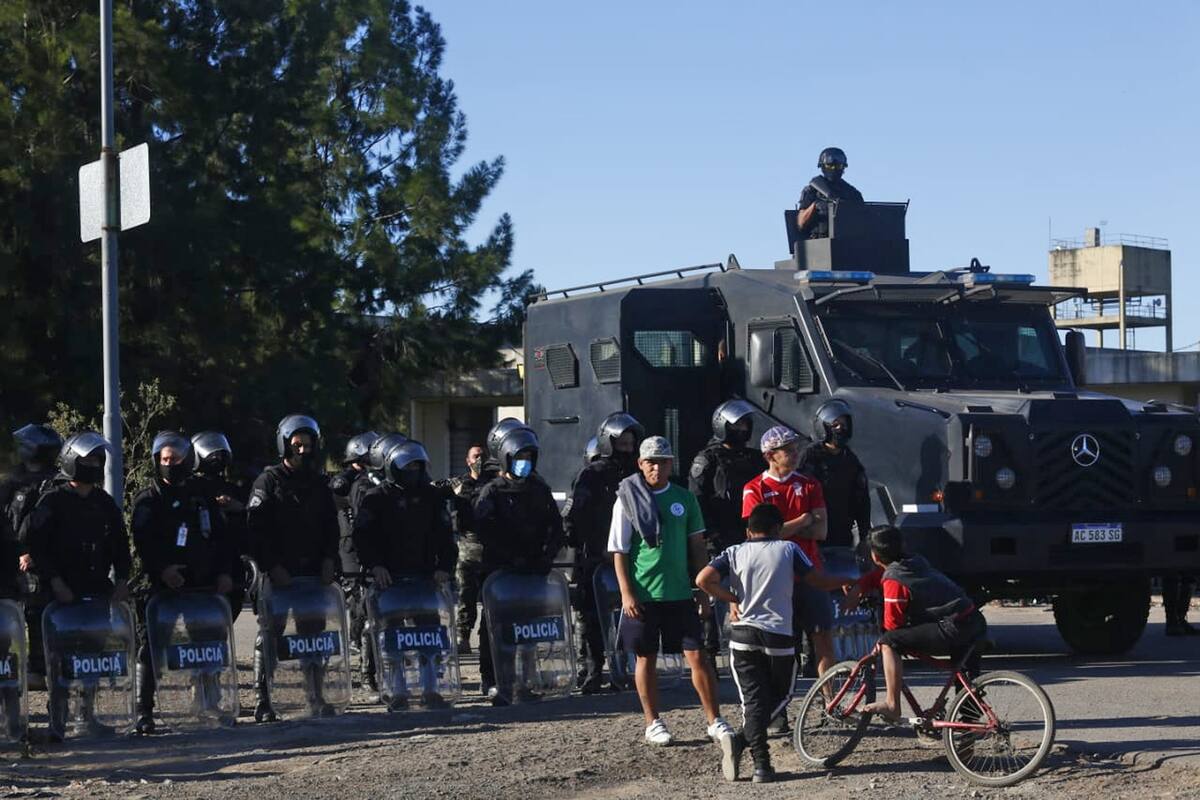 Familiares se acercaron a las puertas del penal de José León Suárez, en San Martín