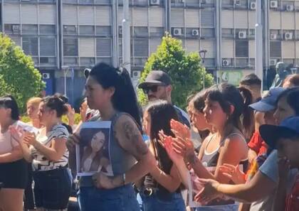 Familiares, vecinos y allegados a la víctima marcharon para pedir justicia. Fuente foto: Ahora
