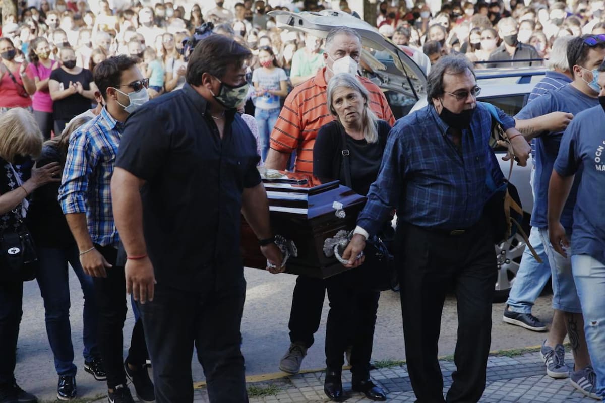 Familiares y allegados despiden los restos de Úrsula Bahillo