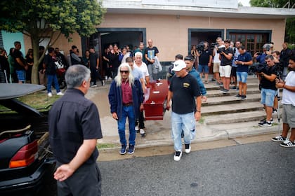 Familiares y allegados despidieron a la víctima durante el velatorio realizado en Batán