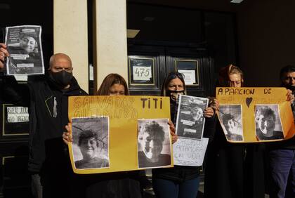 Familiares y amigos del abogado y empresario Salvador Altamura, en una manifestación realizada frente a los Tribunales de Quilmes, en julio del año pasado.