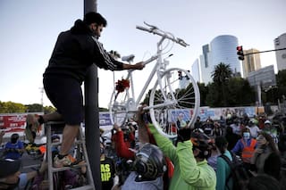 A una semana del crimen, familiares y amigos del ciclista armenio piden justicia