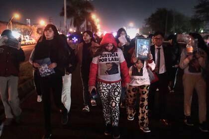 Familiares y vecinos marchan luego del triple crimen de Florencio Varela