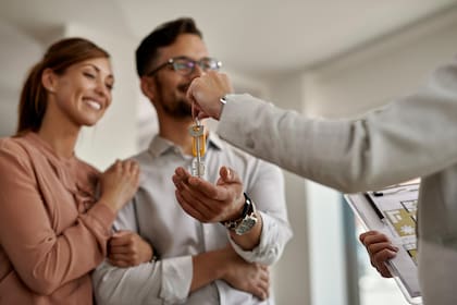 Familias de ingresos medios y bajos ingresos que buscan alquileres asequibles serán beneficiadas por la nueva ley en Florida