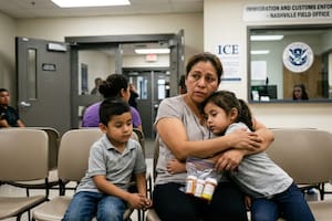 Amenazan con reportar al ICE a familias que no retiren a sus hijos enfermos de un programa médico estatal