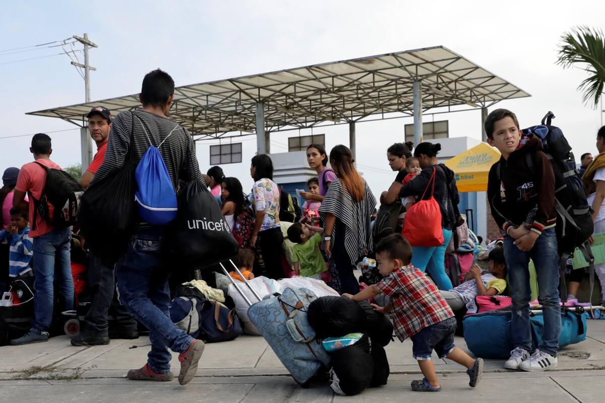 Familias enteras de venezolanos llegaron ayer a Tumbes, Perú