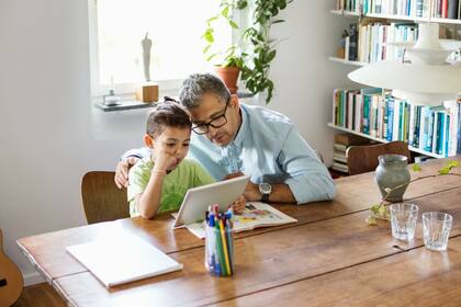 Family Link es una herramienta de supervisión parental que Google ofrece desde marzo de 2017, y que desde hoy está disponible en la Argentina; permite definir tiempo de uso de una tableta o teléfon con Android y ver qué aplicaciones usaron los chicos