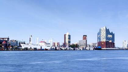 La imponente Elbphilharmonie es una colosal sala sinfónica con capacidad para 2100 espectadores construida sobre el agua; los jefes de Estado y de Gobierno del G-20 la visitarán mañana