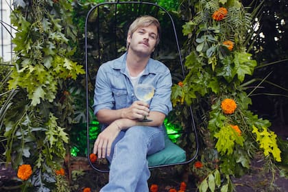 Benjamín Amadeo disfrutó de un atardecer en el Museo Nacional de Arte Decorativo junto a Territorio Híbrido y no se quiso perder la degustación del Tanqueray London Dry Gin