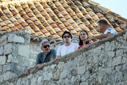 Harrison Ford se paseó como un turista más en Dubrovnik, Croacia, a donde viajó con su esposa Calista Flockhart y su hijo Liam