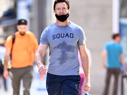 Mientras volvía del gimnasio, Hugh Jackman frenó a saludar a todos aquellos que lo paraban por las calles de Nueva York