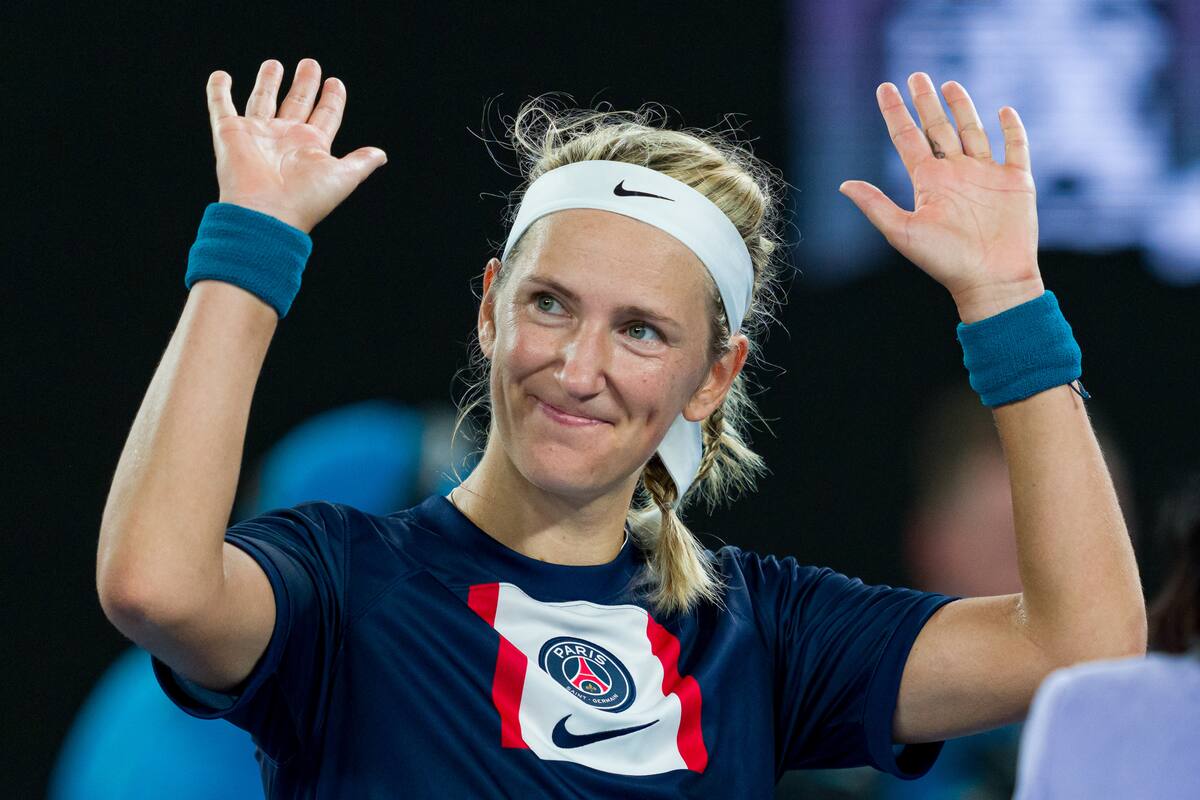 Fanática de Leo Messi, la bielorrusa Victoria Azarenka entra en sus partidos del Australian Open con la camiseta del PSG; alcanzó las semifinales al vencer a Jessica Pegula