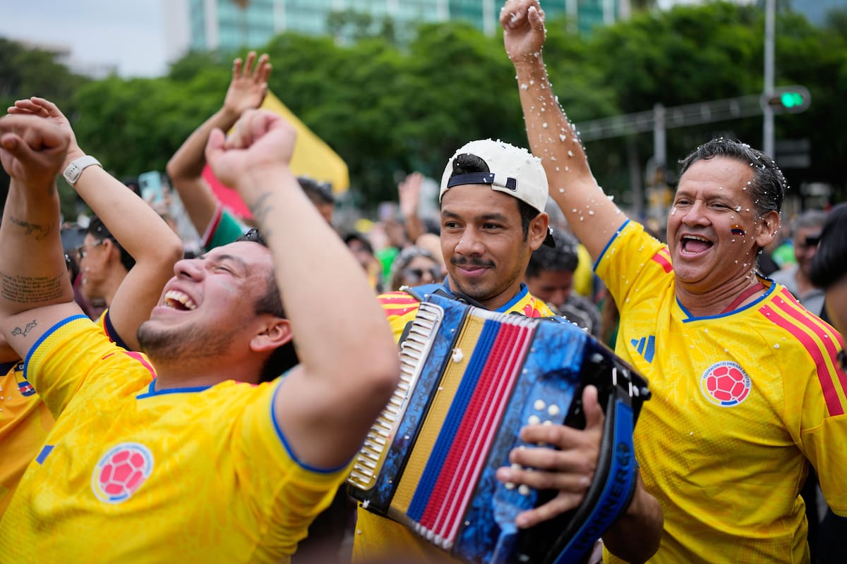 La celebración de los colombianos que copan México para ver a la selección de Néstor Lorenzo