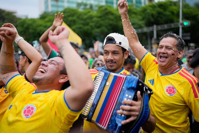 La celebración de los colombianos que copan México para ver a la selección de Néstor Lorenzo - LA NACION