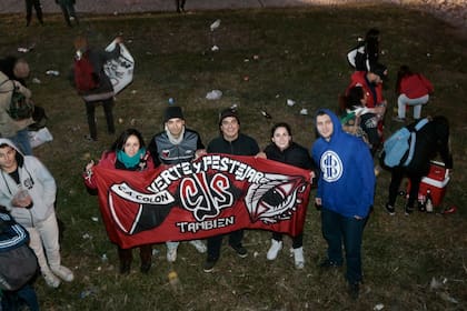 Fanáticos de Callejeros y de Colón, llegados desde Santa Fe