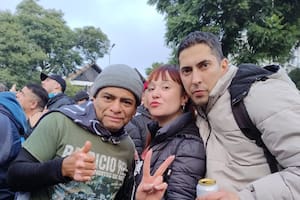 Abrieron las puertas del Polideportivo Gatica para que la multitud pueda despedir al Indio Solari en Villa Domínico